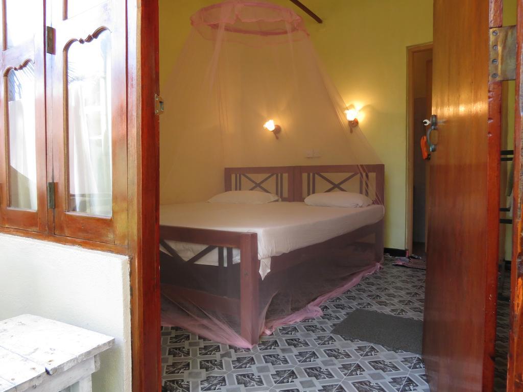 Why Not Guest House Хиккадува Номер фото