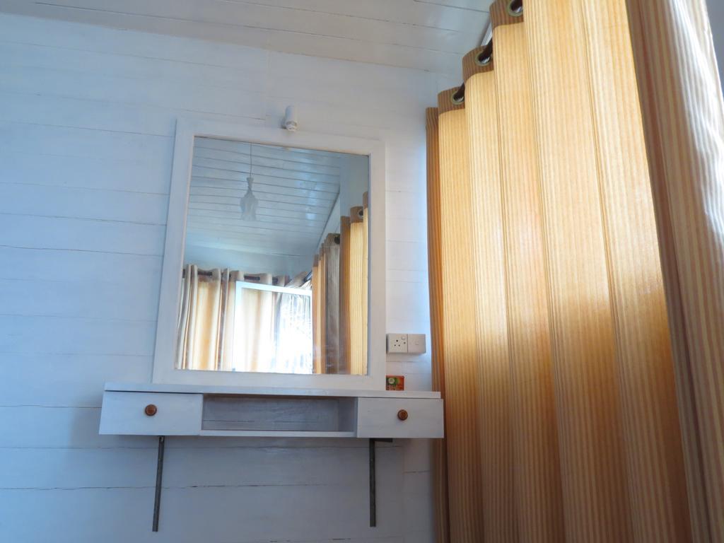 Why Not Guest House Хиккадува Экстерьер фото