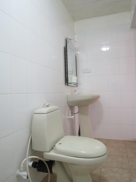 Why Not Guest House Хиккадува Экстерьер фото