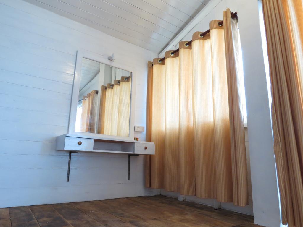 Why Not Guest House Хиккадува Экстерьер фото